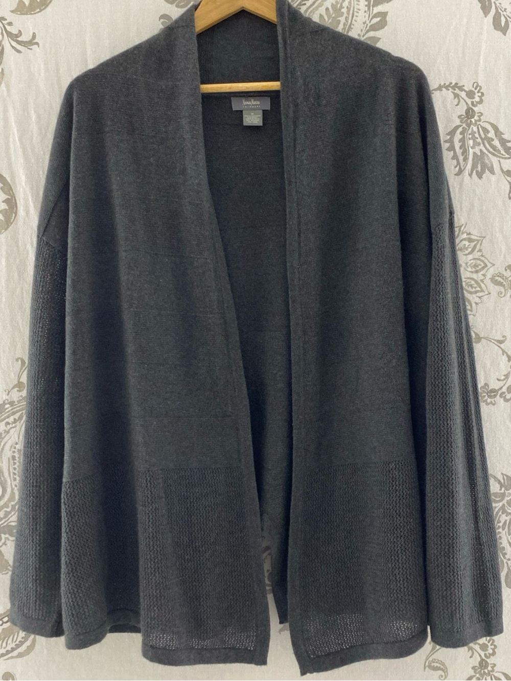 Neiman Marcus Cardigan Sweater
100% Cashmere Gray open front